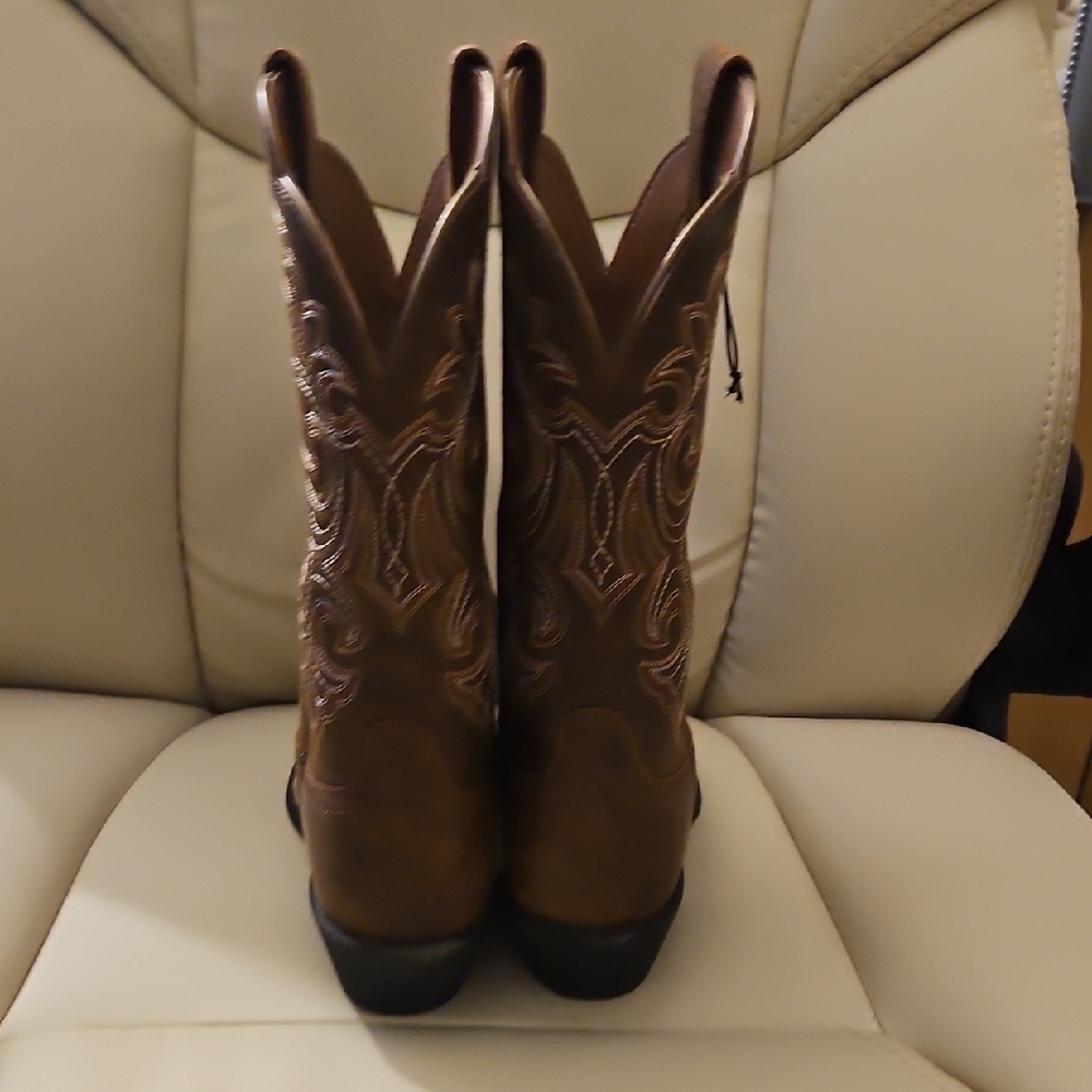Ariat Womens Cowboy Boots. NWOT - Picture 4 of 7
